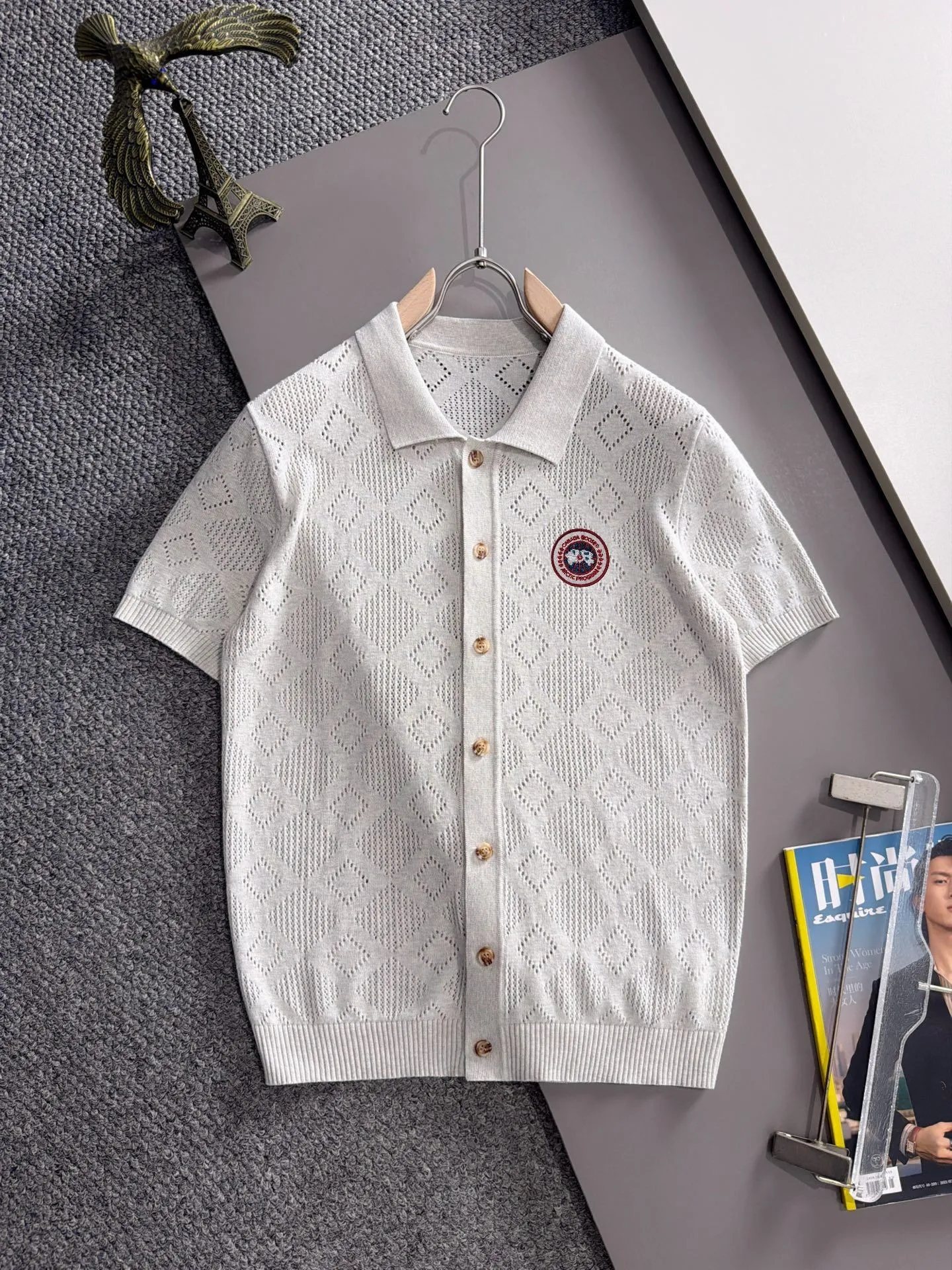 Big Goose High Quality 26ss New Arrival men's knitted short-sleeved T-shirt is made of combed cotton yarn knitted cotton fabric, no pressure when entering and exiting the counter. Exclusive control of raw materials. It feels substantial when weighed, and the upper body is more textured than ordinary T-shirts. This texture can handle the weather easily and is suitable for both hot and cold! Designed for a loose fit. Size: M to 3XL